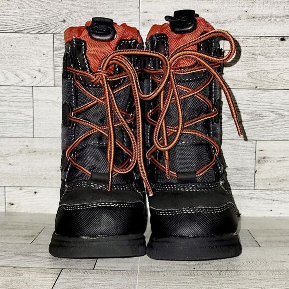 Children's Place snow boots size 8. ^ - Picture 1 of 8